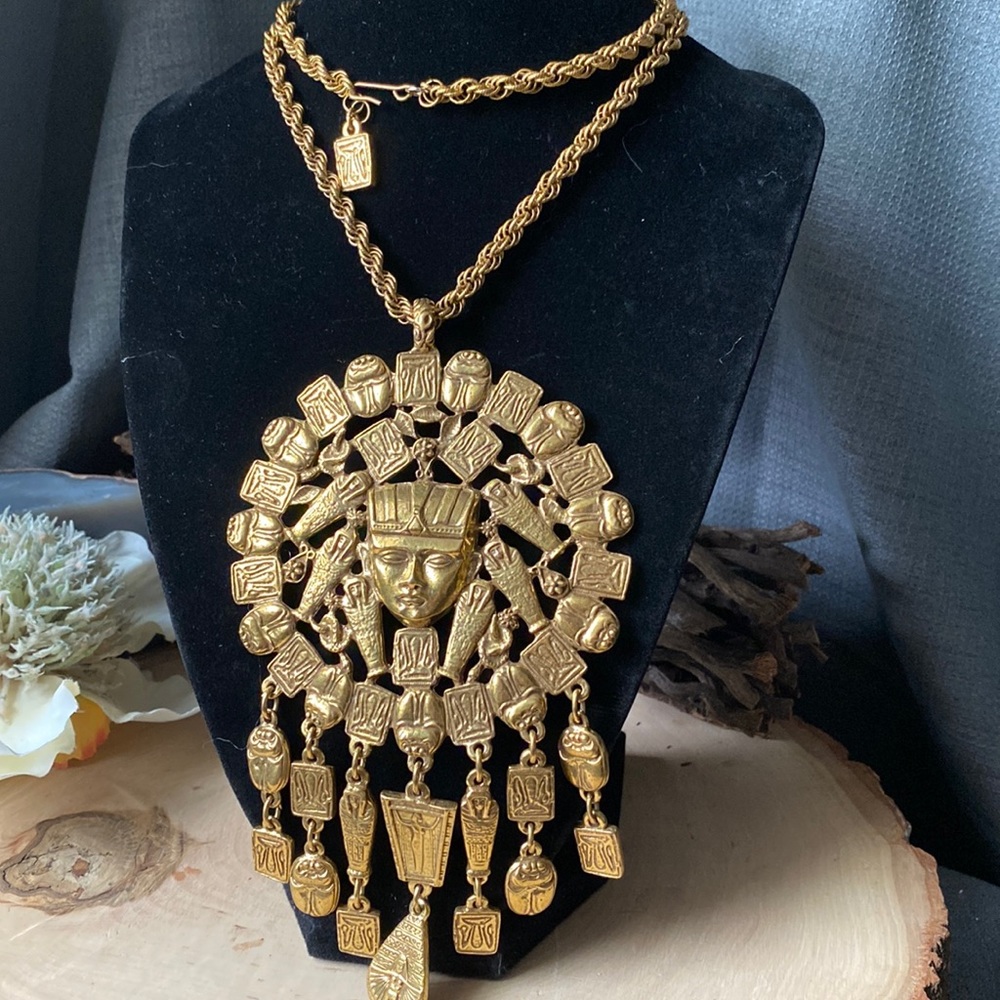 VTG- Goldette- Majestic ‘70s Egyptian Revival Medallion Necklace- J-Hook